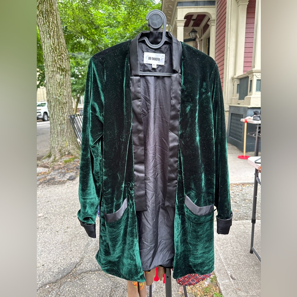bb dakota green velvet smoking jacket